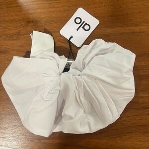 Alo Bead It Oversized Scrunchie New with tags